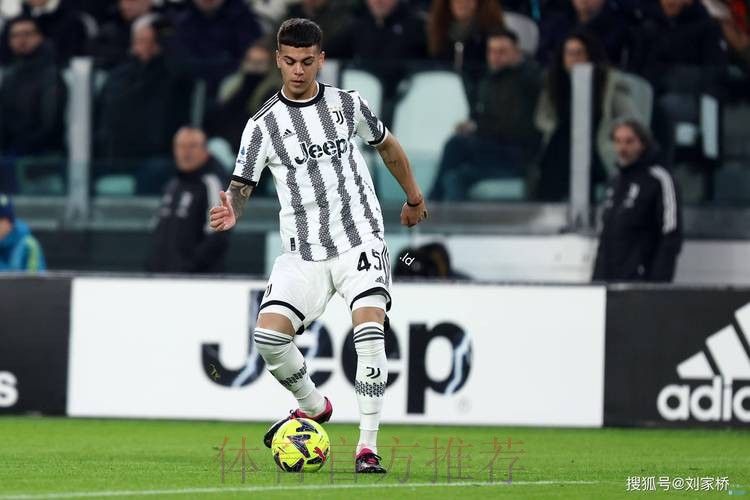 意媒:巴斯克斯要求500万欧年薪 尤文米兰无法满足